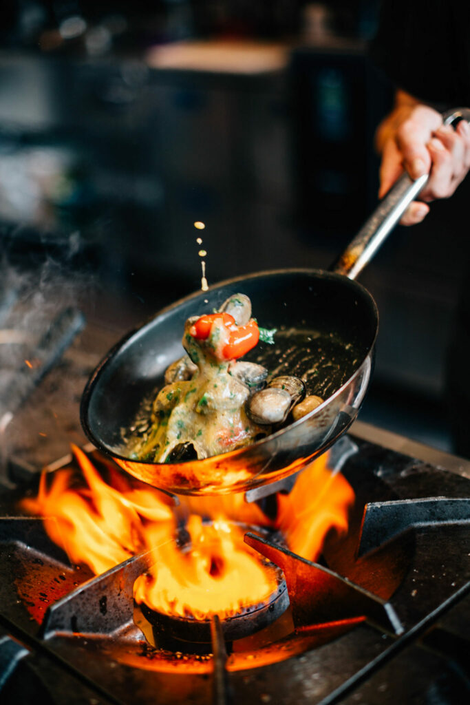 Préparation en cuisine chez Eatalia